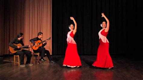 Entre Dos Aguas - Eine Flamenco-Komposition, die mit leidenschaftlichen Gitarrenklängen und melancholischen Gesangsmelodien die Seele berührt